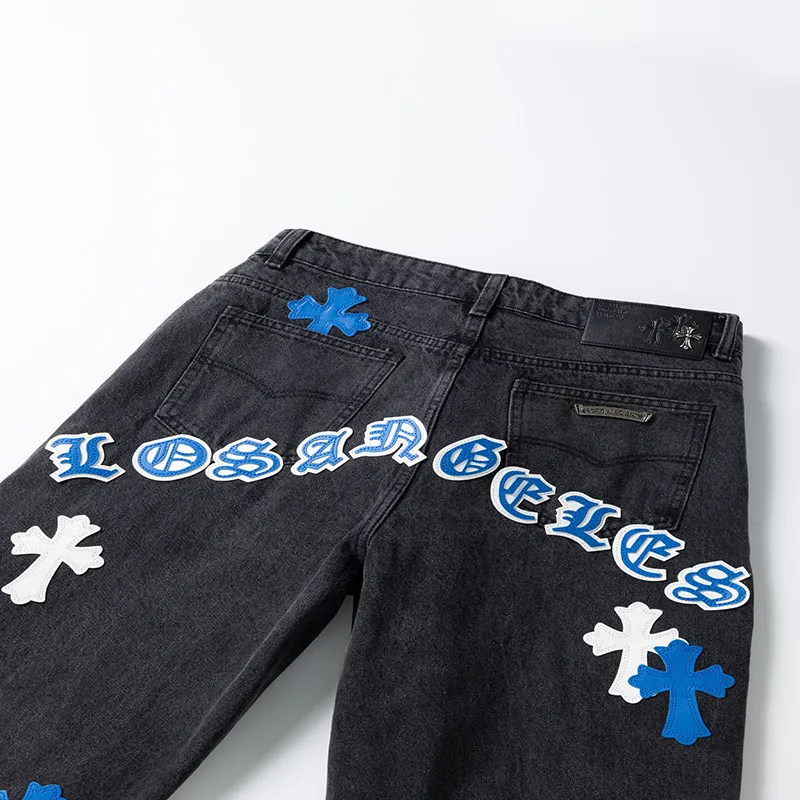 P260 💰 (top version) chrome hearts ss25 black pants blue leather Sanskrit leather limited edition leather jeans. Styles with different washed textures are very friendly to people with thin legs and thick legs. The slightly flared version is very flattering to the leg shape. The moderate length is timeless and easy to match. It is the basis of various styles and a must-have in the wardrobe! The fabric is stiff but also makes the upper body soft without losing texture. The washing process is even more perfect. It is a must-have item for everyone! ! !   Color: black Size: 30-32-34-36 30 32 34 36 Waist circumference 80 85 90 95 Sitting circumference 105 130 115 120 Foot opening 46 47 48 49 External length 102 103 104 105
